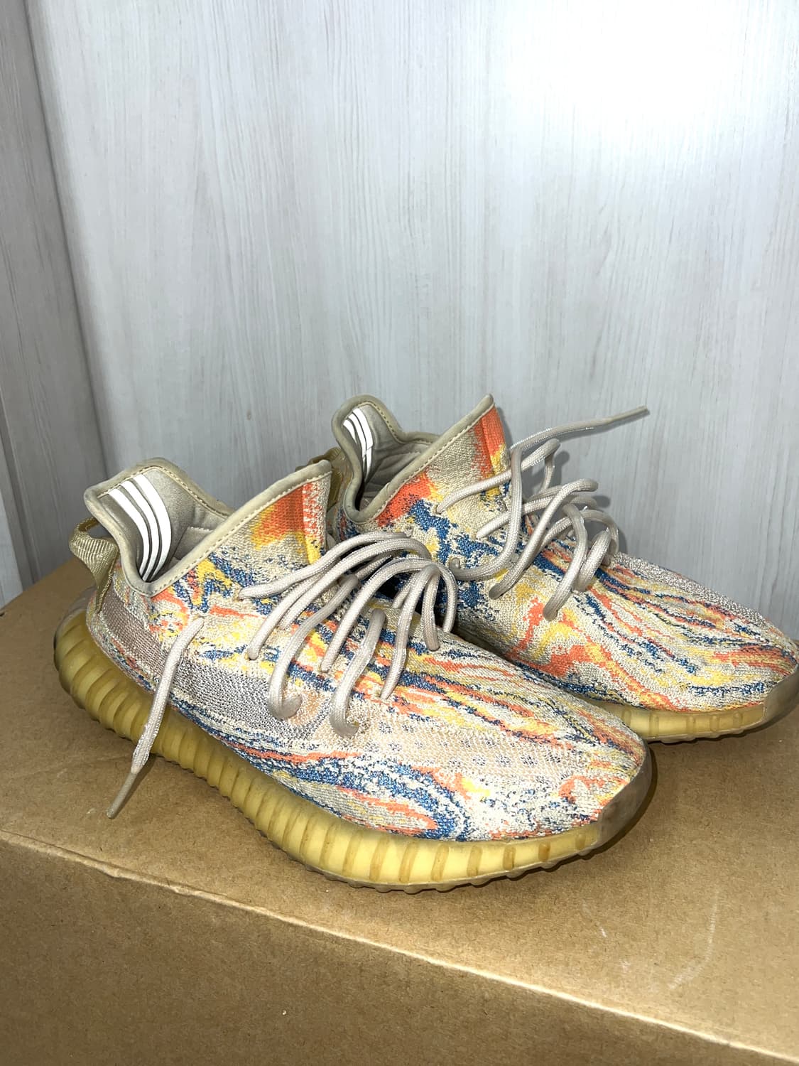 아디다스 이지부스트 350 v2 믹스 오트 상품이미지1