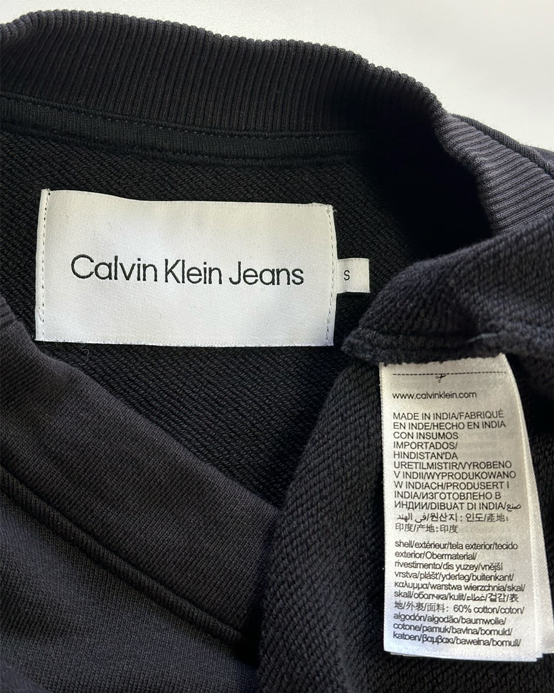 캘빈클라인 가오리핏 크롭 맨투맨 상품이미지4