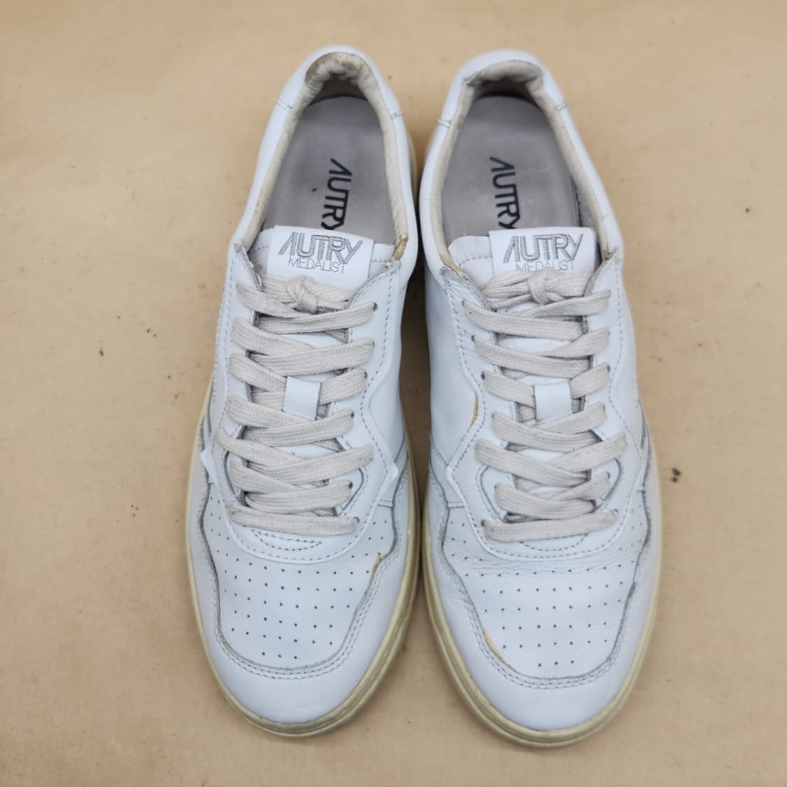 오트리 메달리스트 로우 스니커즈42 270 상품이미지2