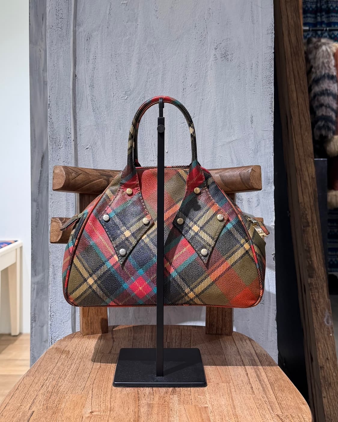 비비안웨스트우드 멀티컬러 타탄체크 패턴 토트백 상품이미지4