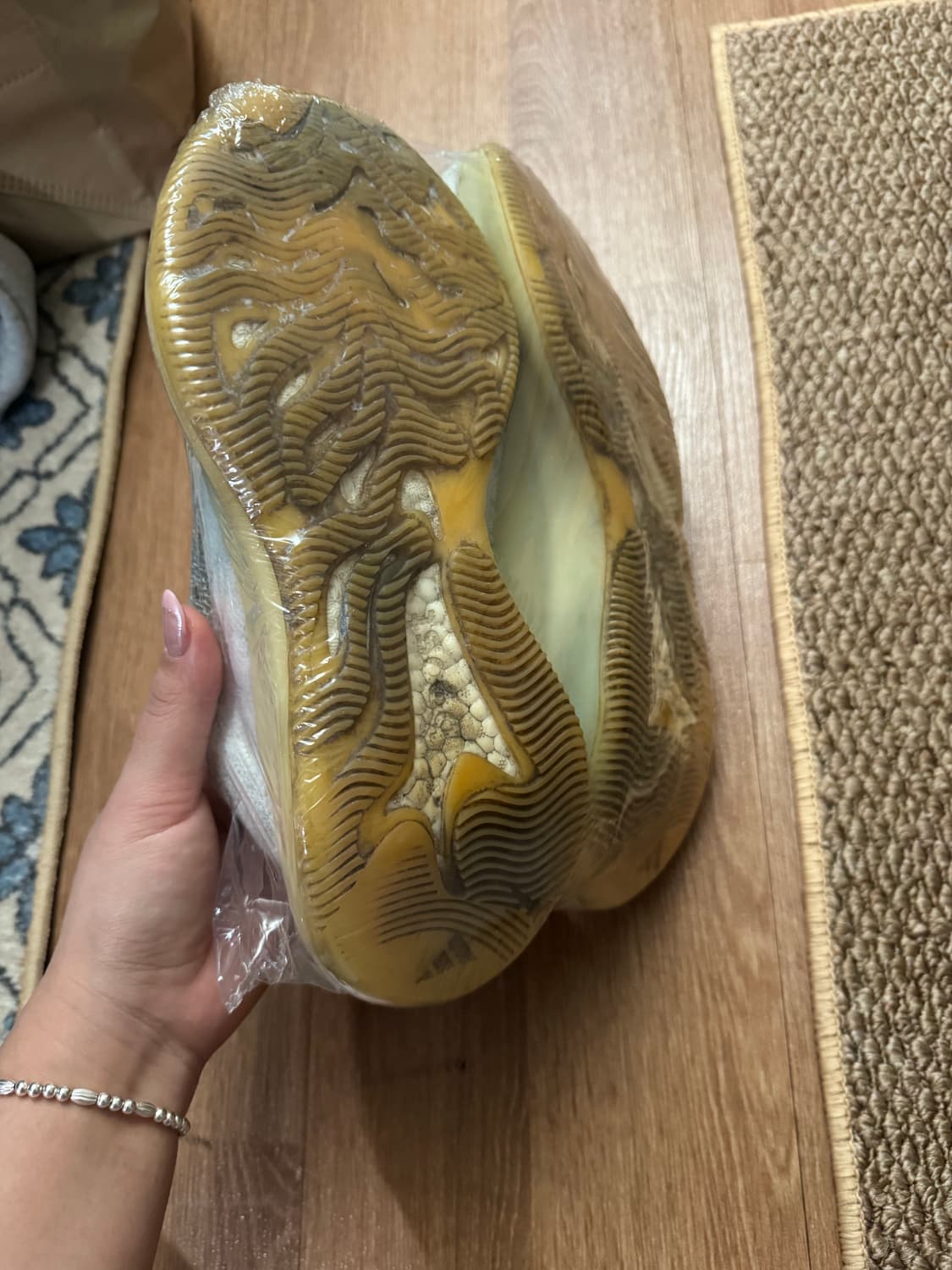 아디다스 이지 부스트 380 칼사이트 글로우 상품이미지4