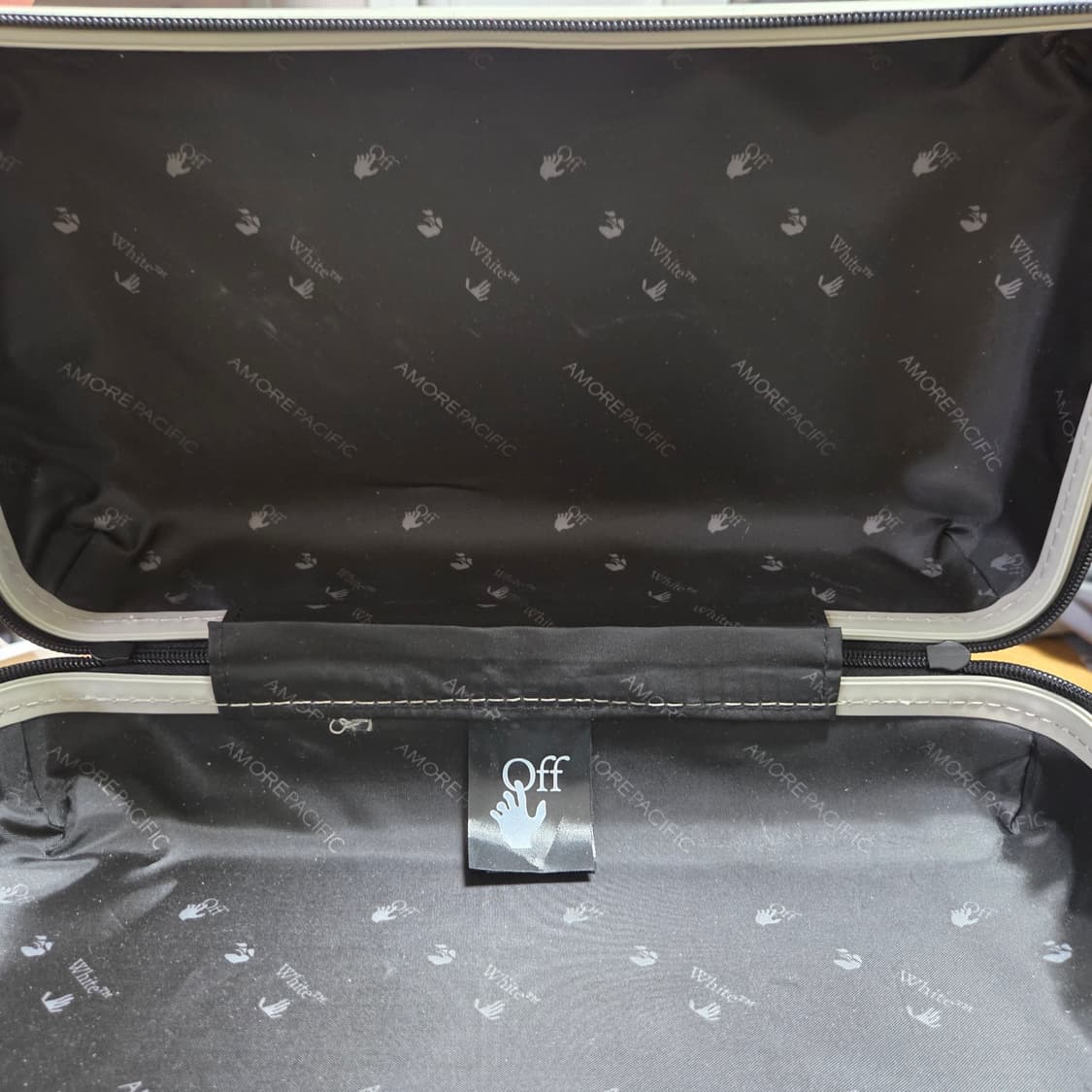 오프화이트 x 아모레 퍼시픽 프로텍션 박스만! 상품이미지5