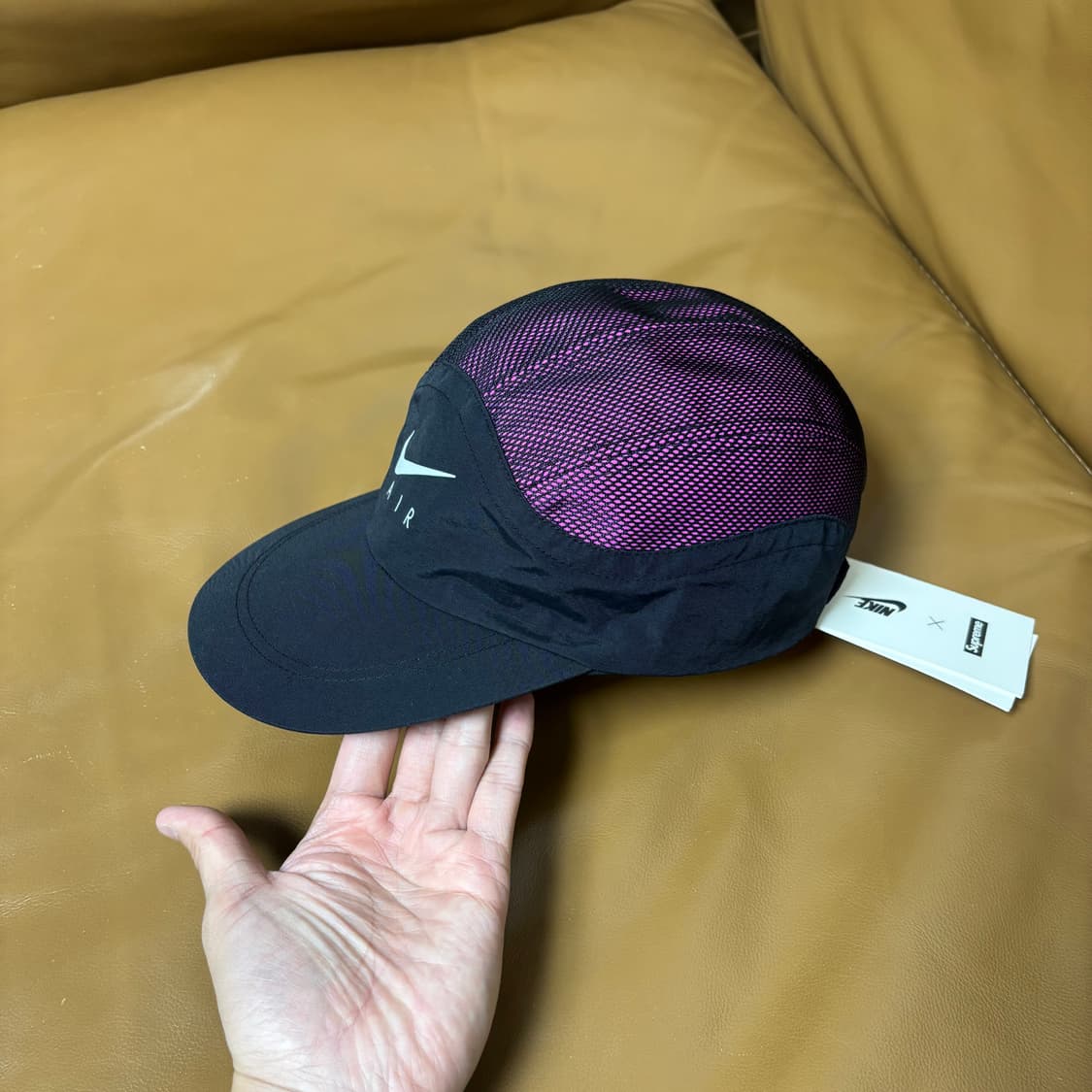 슈프림 x 나이키 트레일 블랙 퍼플 러닝 캠프캡 모자 (Black) 상품이미지4
