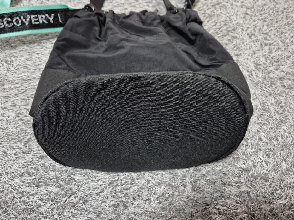 디스커버리 경량 나일론 버킷백 상품이미지3