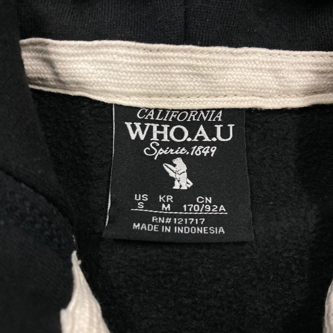 후아유 블랙 컬러 스펠아웃 빅로고 후드 집업 상품이미지3