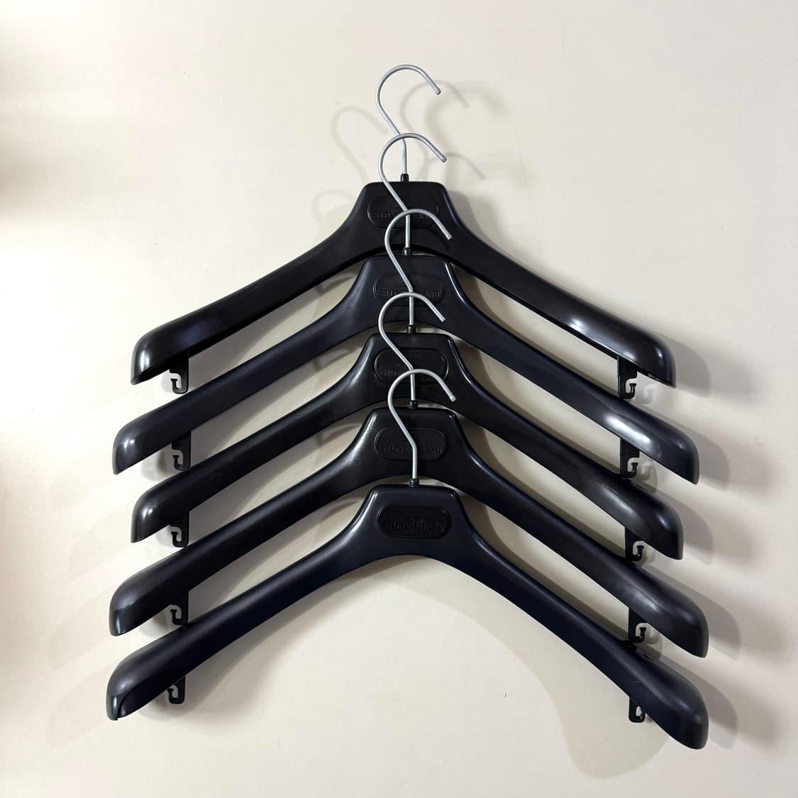 [정품/당일출고]스톤아일랜드 옷걸이 상품이미지1