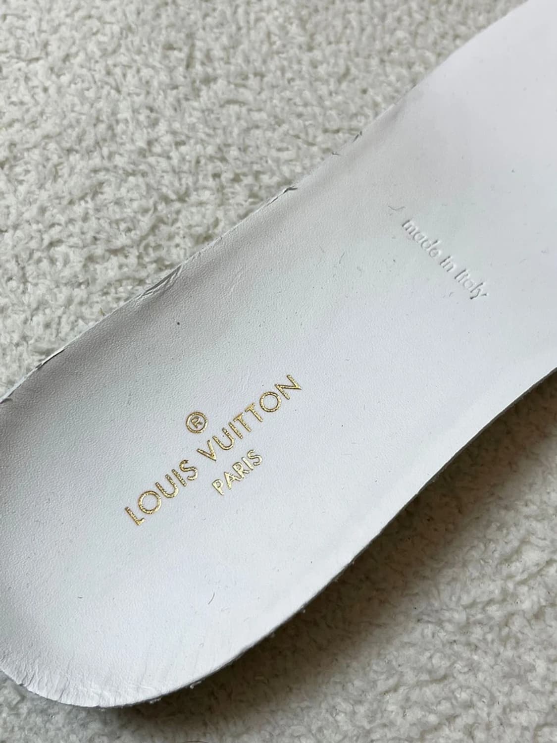 루이비통 런 어웨이 이리디센트 스니커즈 A1785 상품이미지8