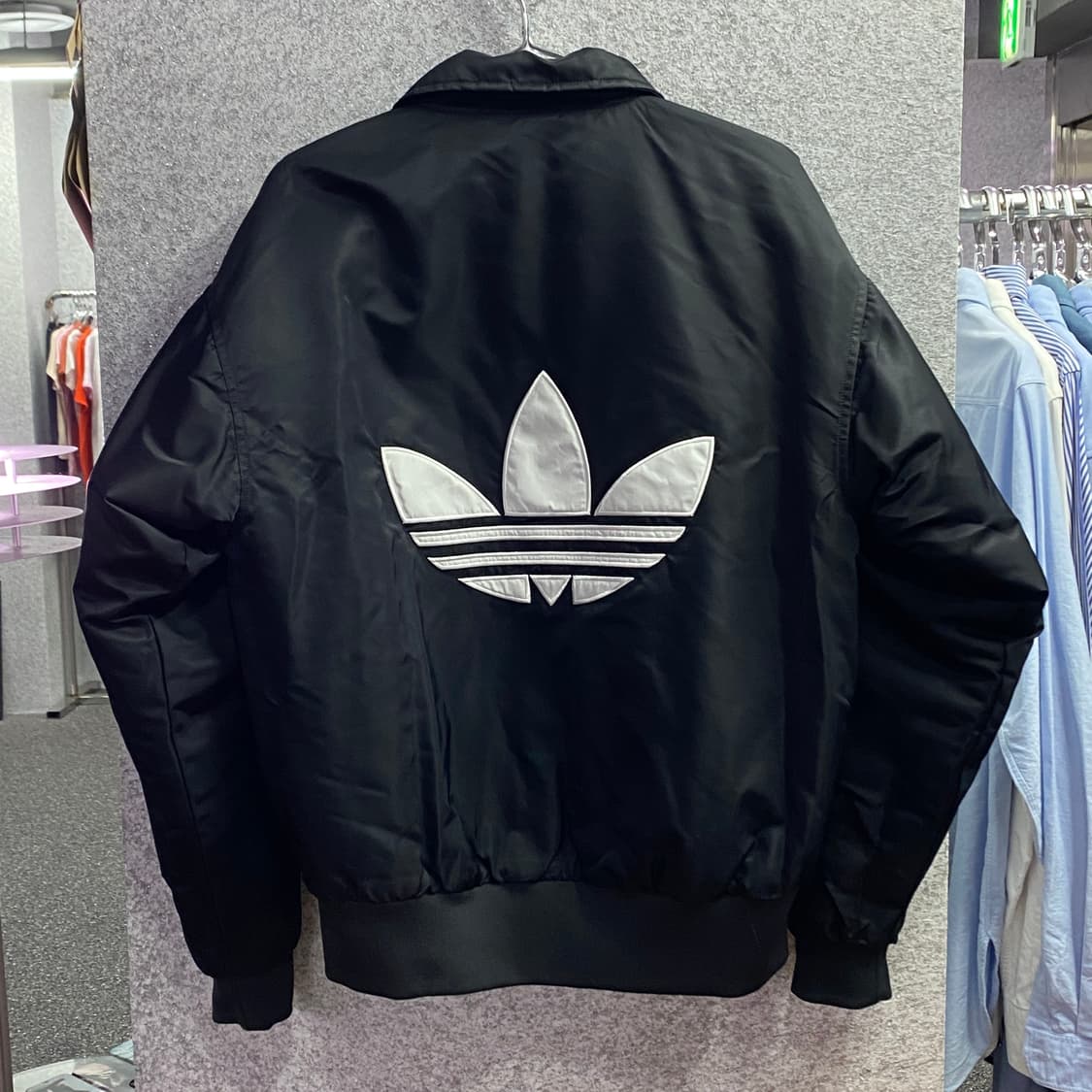 아디다스 오리지널 신형 빅로고 새틴 바시티 점퍼 B3192  상품이미지3