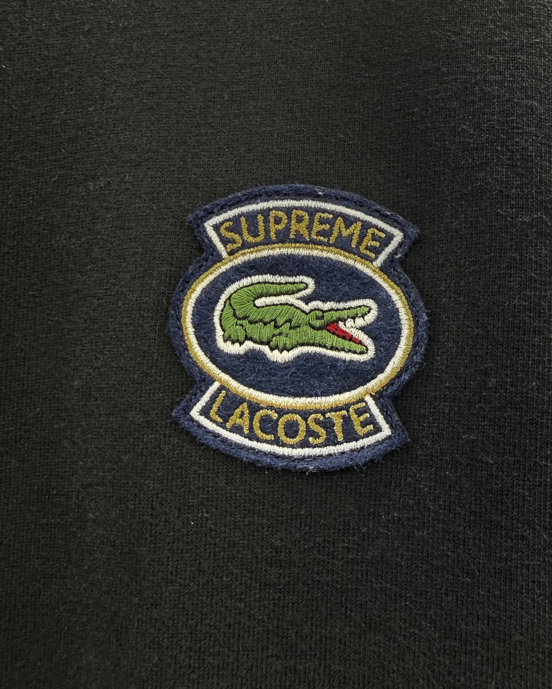 슈프림 x 라코스테 크레스트 로고 스웻 후디 블랙 상품이미지3