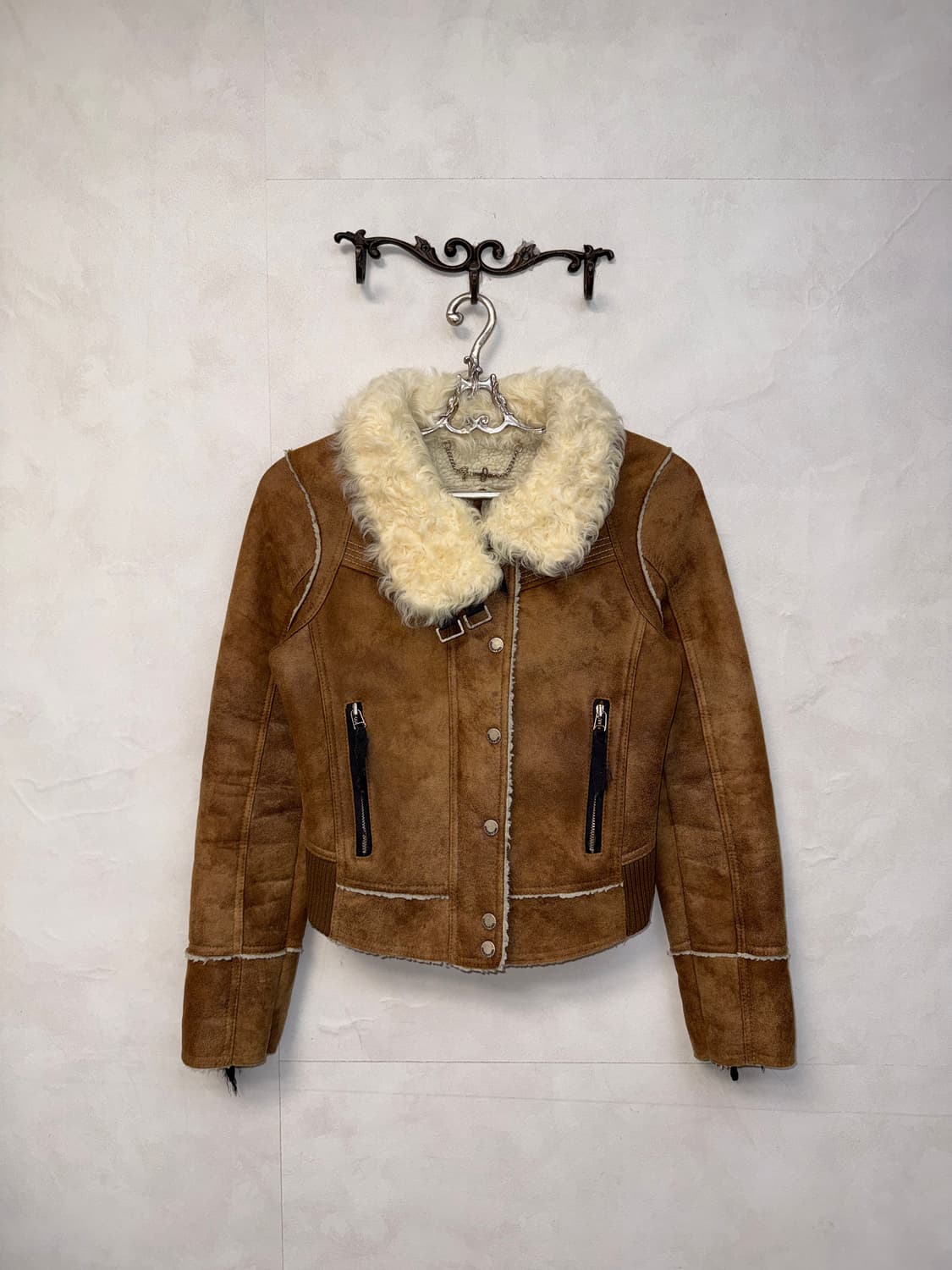 Guess tie dye lamb fur buckle mustang 상품이미지1