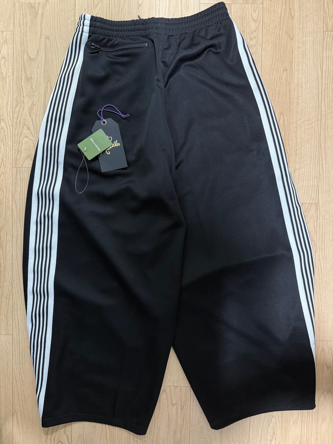 [xs] 니들스x프릭스 hd 트랙 팬츠 폴리 스무스 검흰 상품이미지3