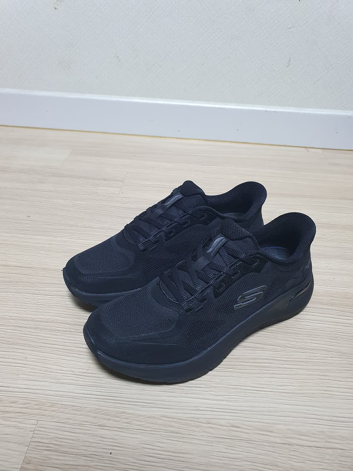 스케쳐스 아치핏 올블랙 운동화 245 상품이미지4