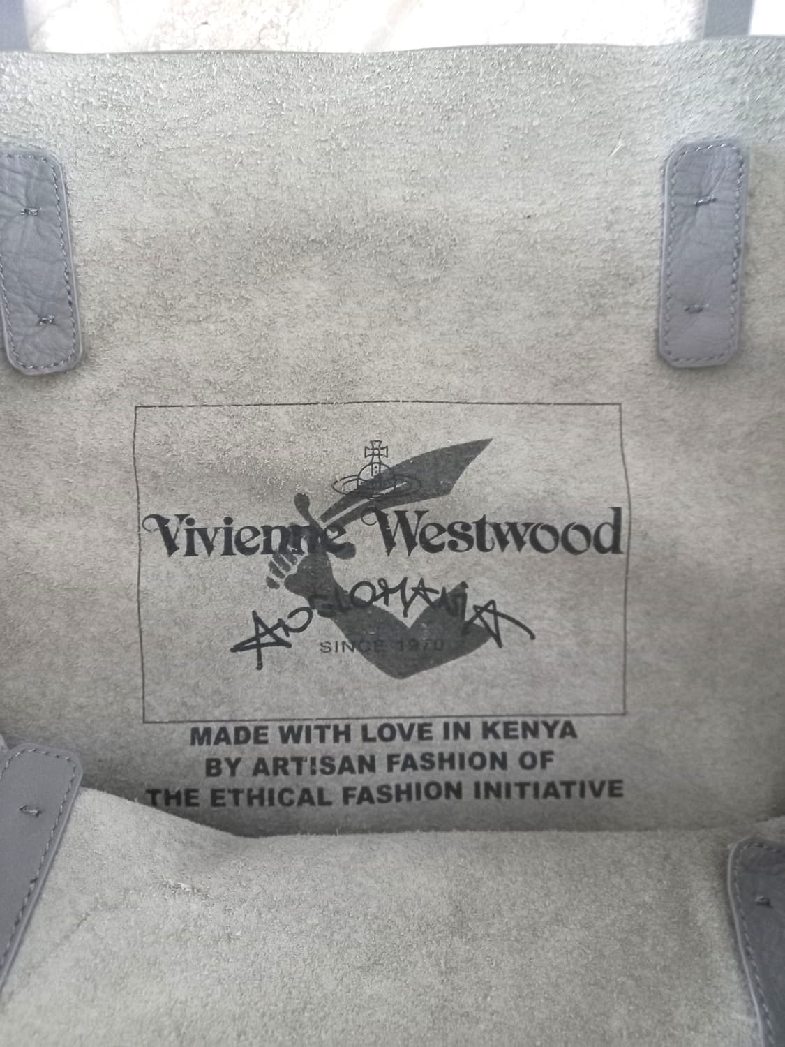 비비안웨스트우드 케냐 가죽 쇼퍼백



 상품이미지8