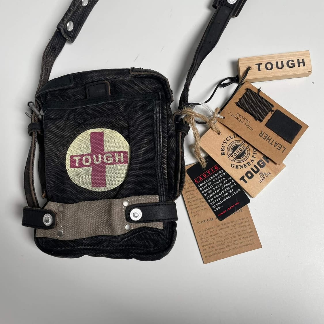 Tough jeansmith 십자가 페인트 미니백 상품이미지2