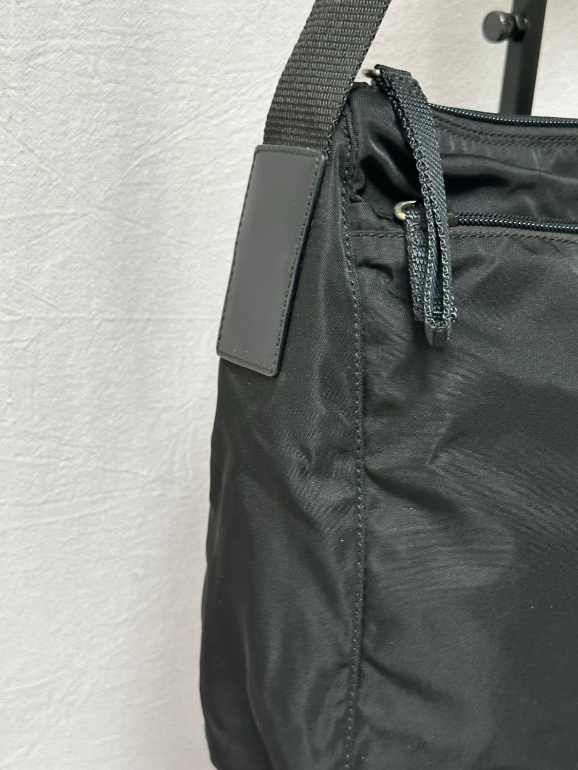 남녀공용 프라다 블랙 포코노 크로스백 나일론 숄더백 상품이미지7