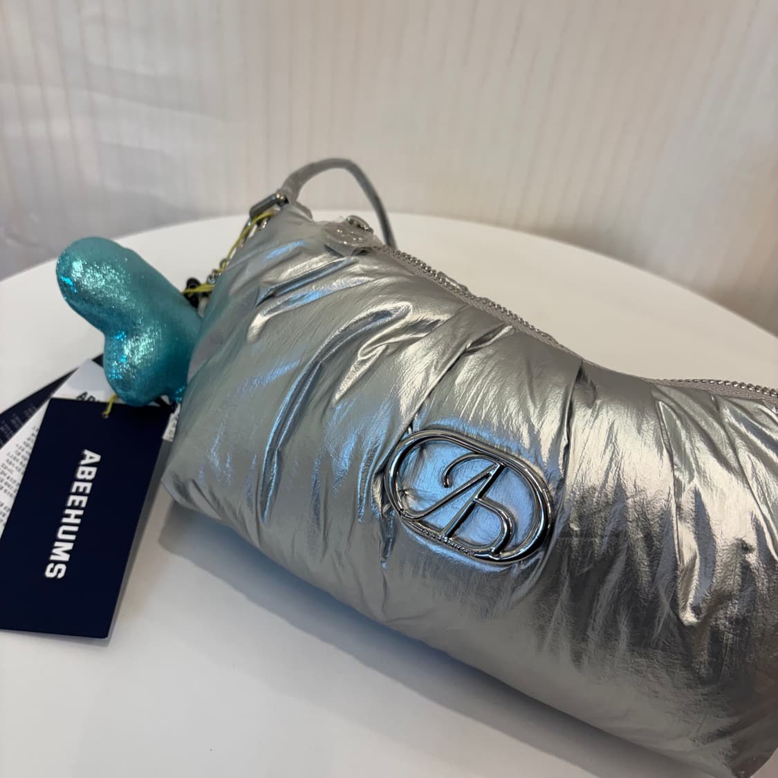 정품 어비험즈 글로시 숄더백     상품이미지3