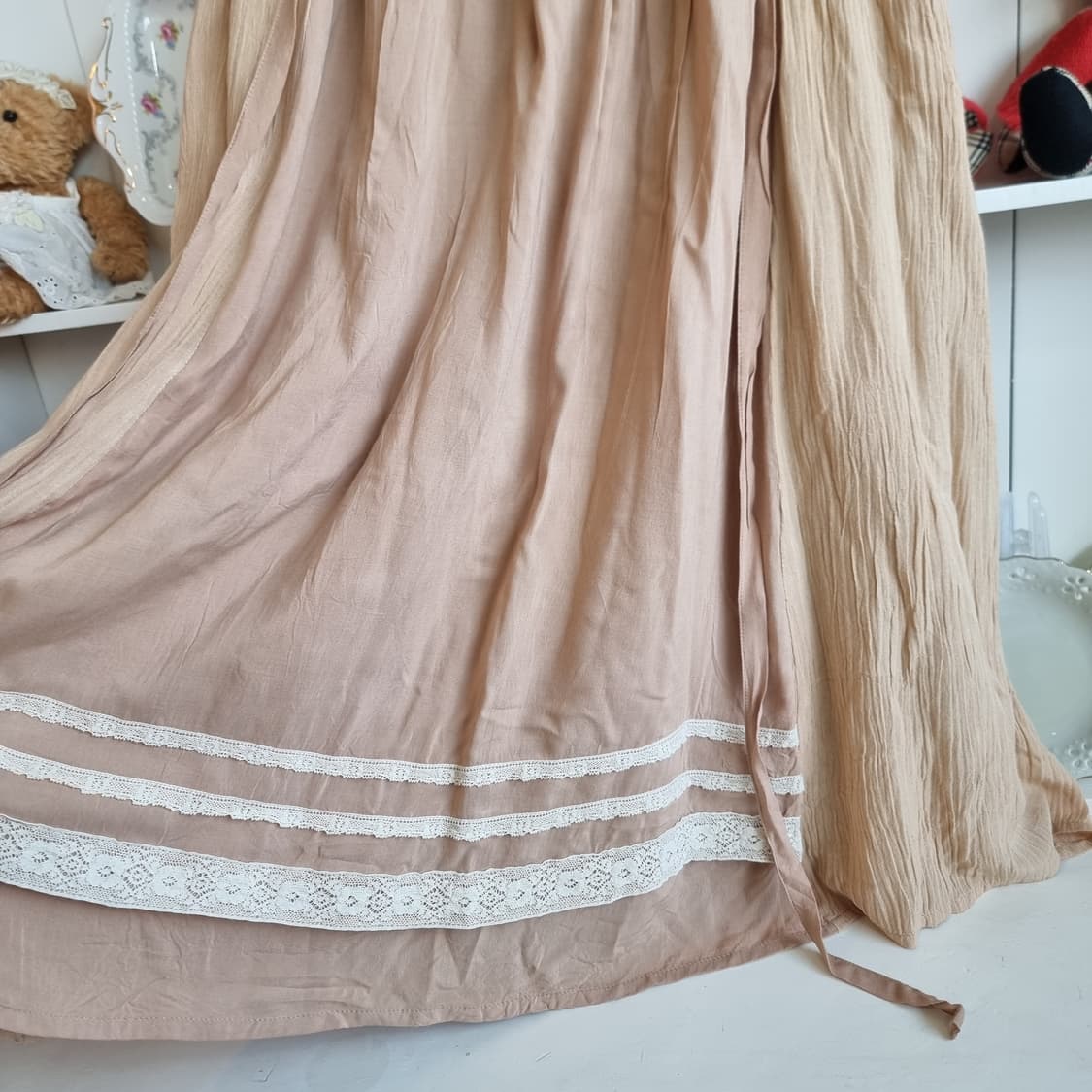 Crisp(크리스프) 내추럴 레이스 레이어드 원피스 상품이미지4