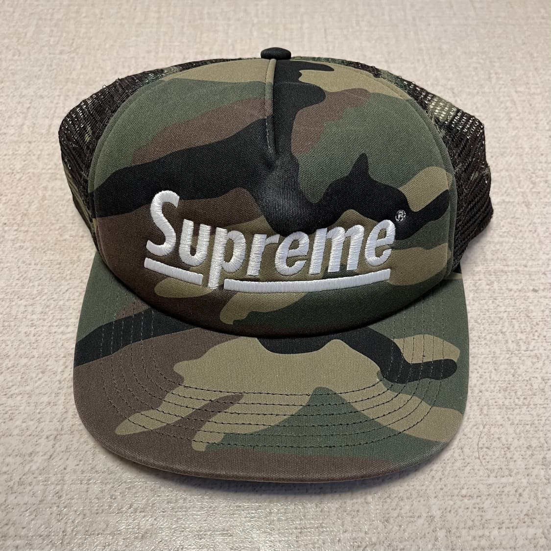 슈프림 언더라인 메쉬 백 5-패널 우드랜드 카모 상품이미지1