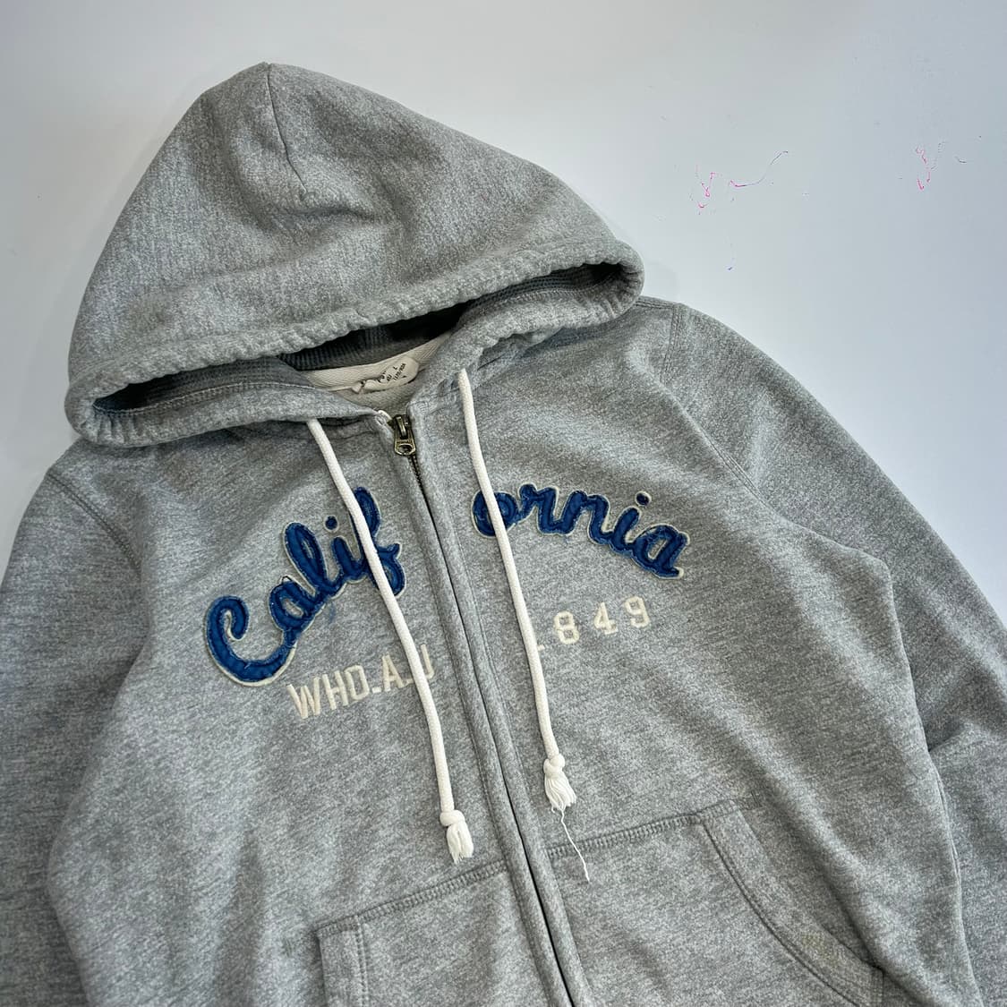 Who.A.U 후아유 블루 레터링 그레이 후드집업 상품이미지4