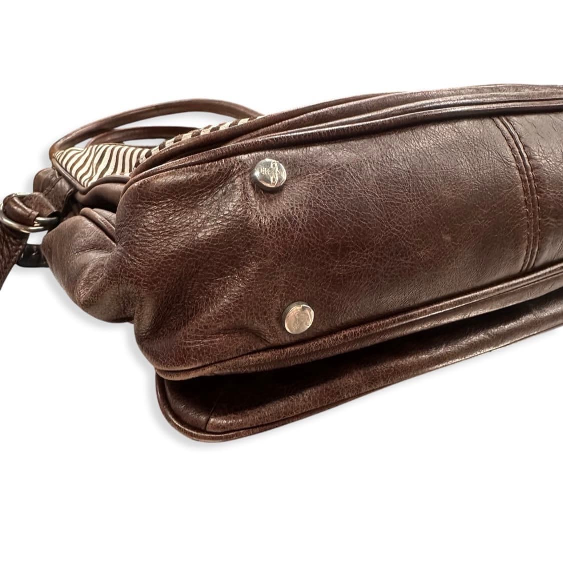 비비안웨스트우드 초콜릿 크림 라떼갸루 모카 스퀘어 토트백 야스민 상품이미지4