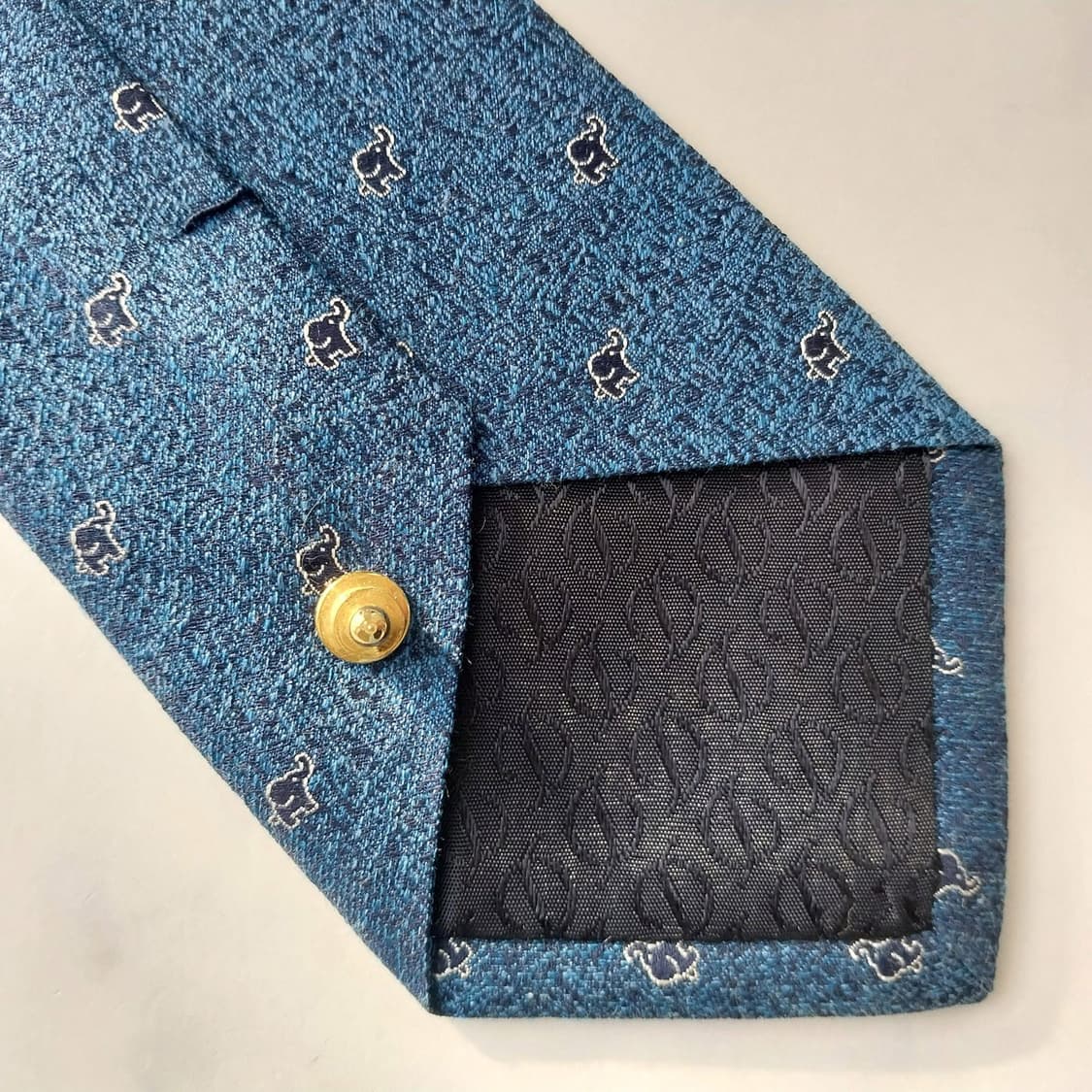 듀퐁 실크 딥블루 코끼리 모티브 넥타이 8cm A+등급 K1607
 상품이미지9