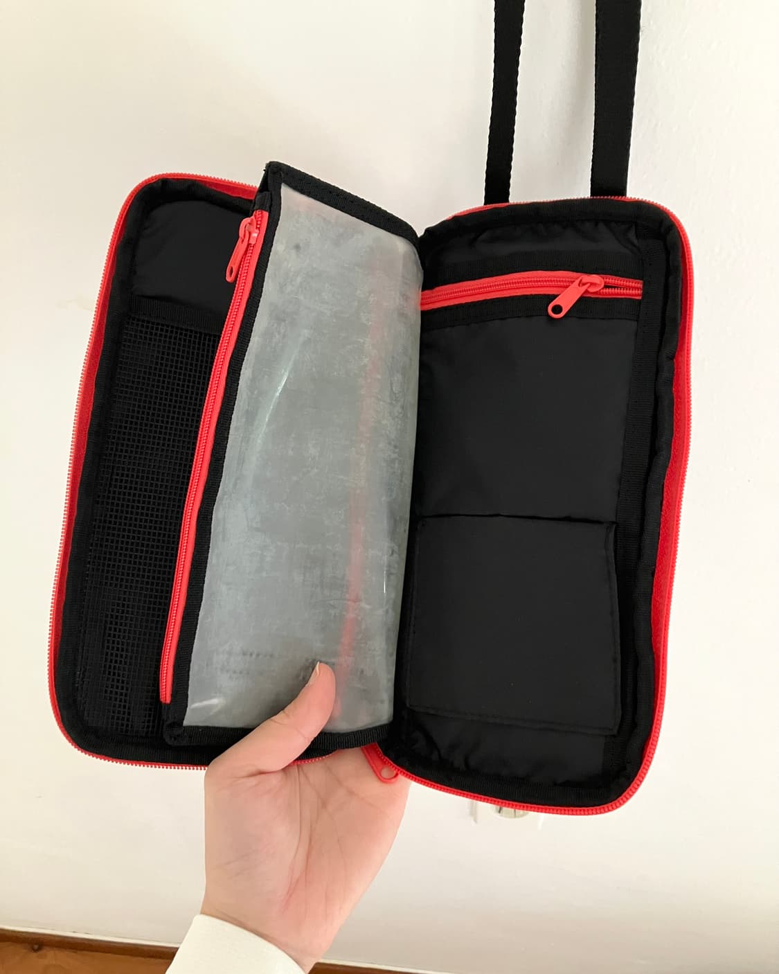 레드 블랙 도트 크로스백 상품이미지4