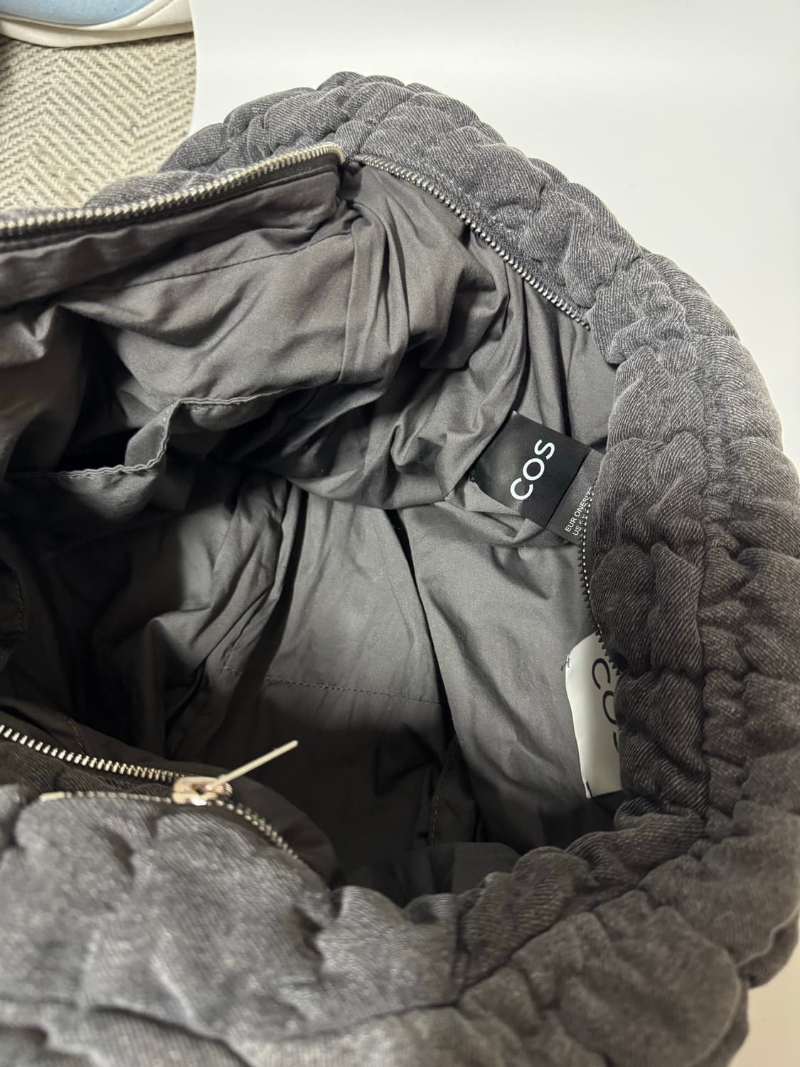 COS 코스 오버사이즈 라지 퀼티드 크로스바디백 구름백 그레이데님 상품이미지5