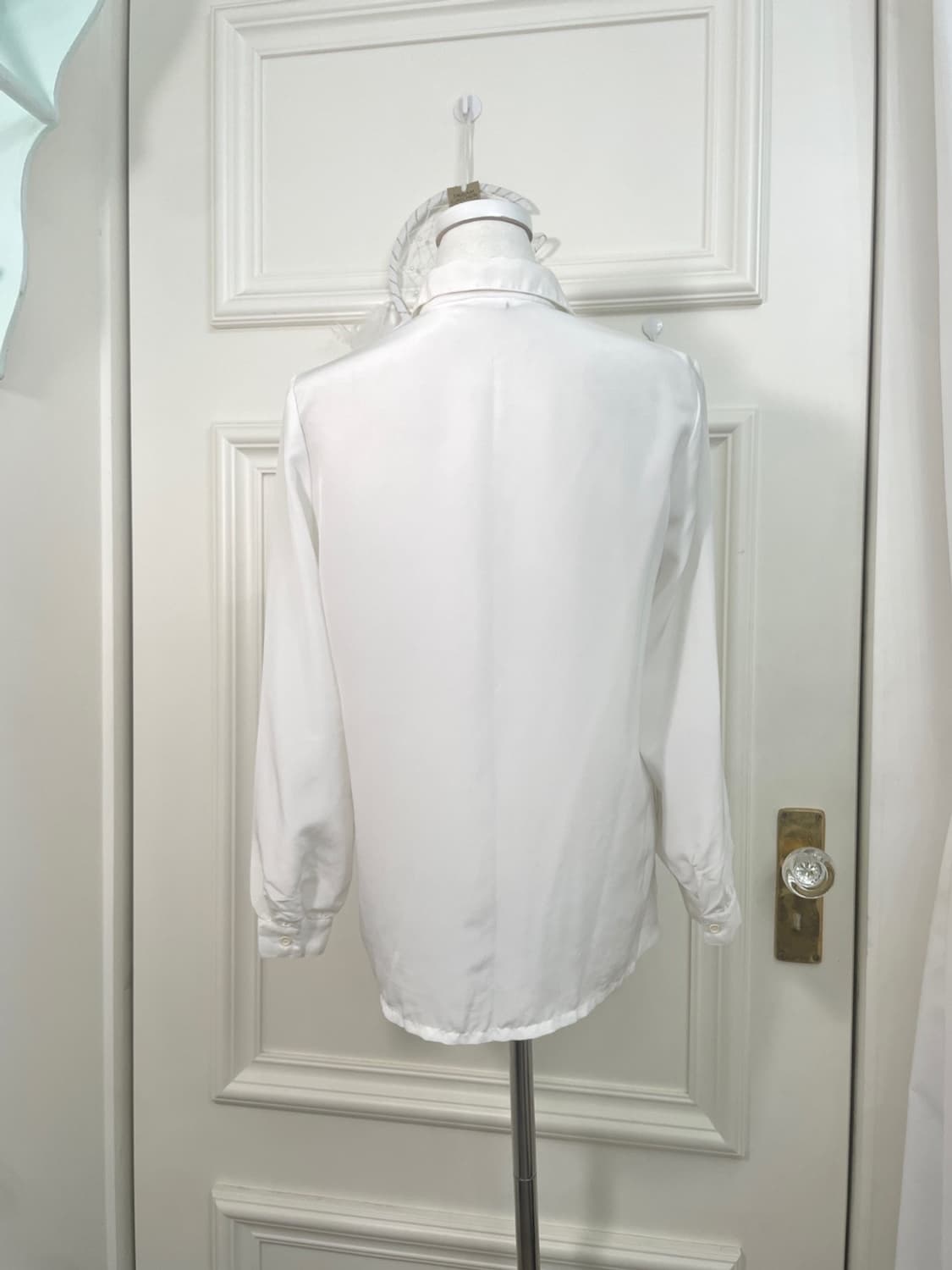 white flower embroidery collar blouse 상품이미지3