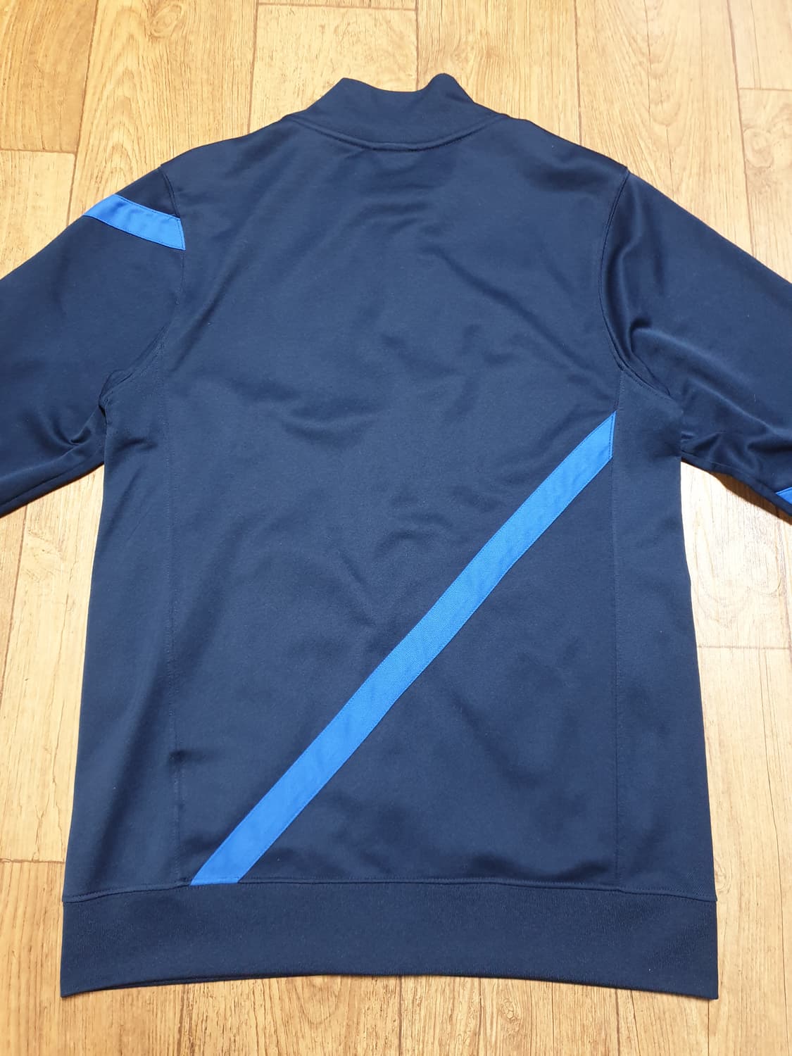 1108 나이키 운동복 집업 90 사이즈입니다 상품이미지5