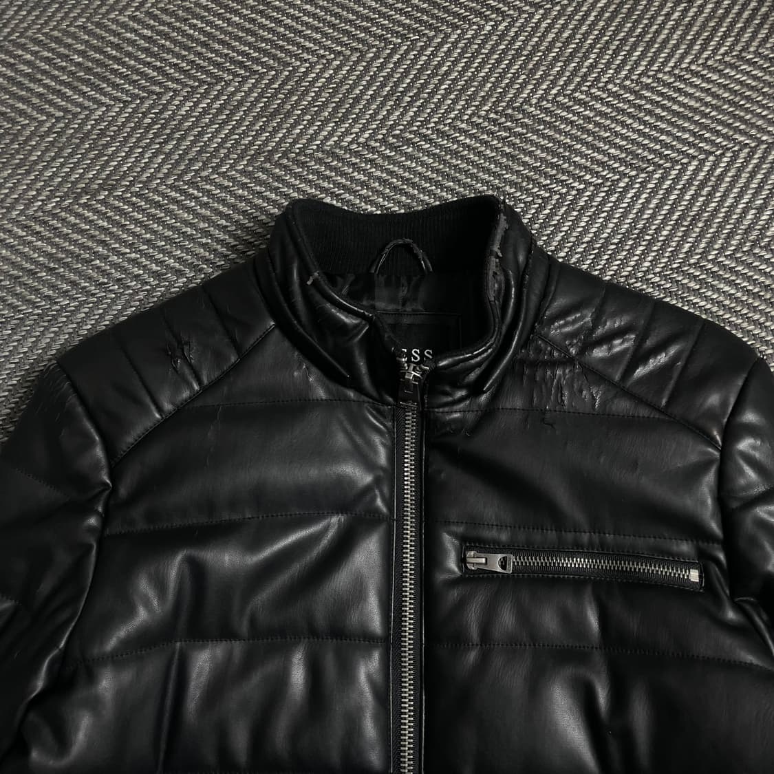 게스 패치 로고 퀄팅 패딩 자켓 블랙o 4825 상품이미지4