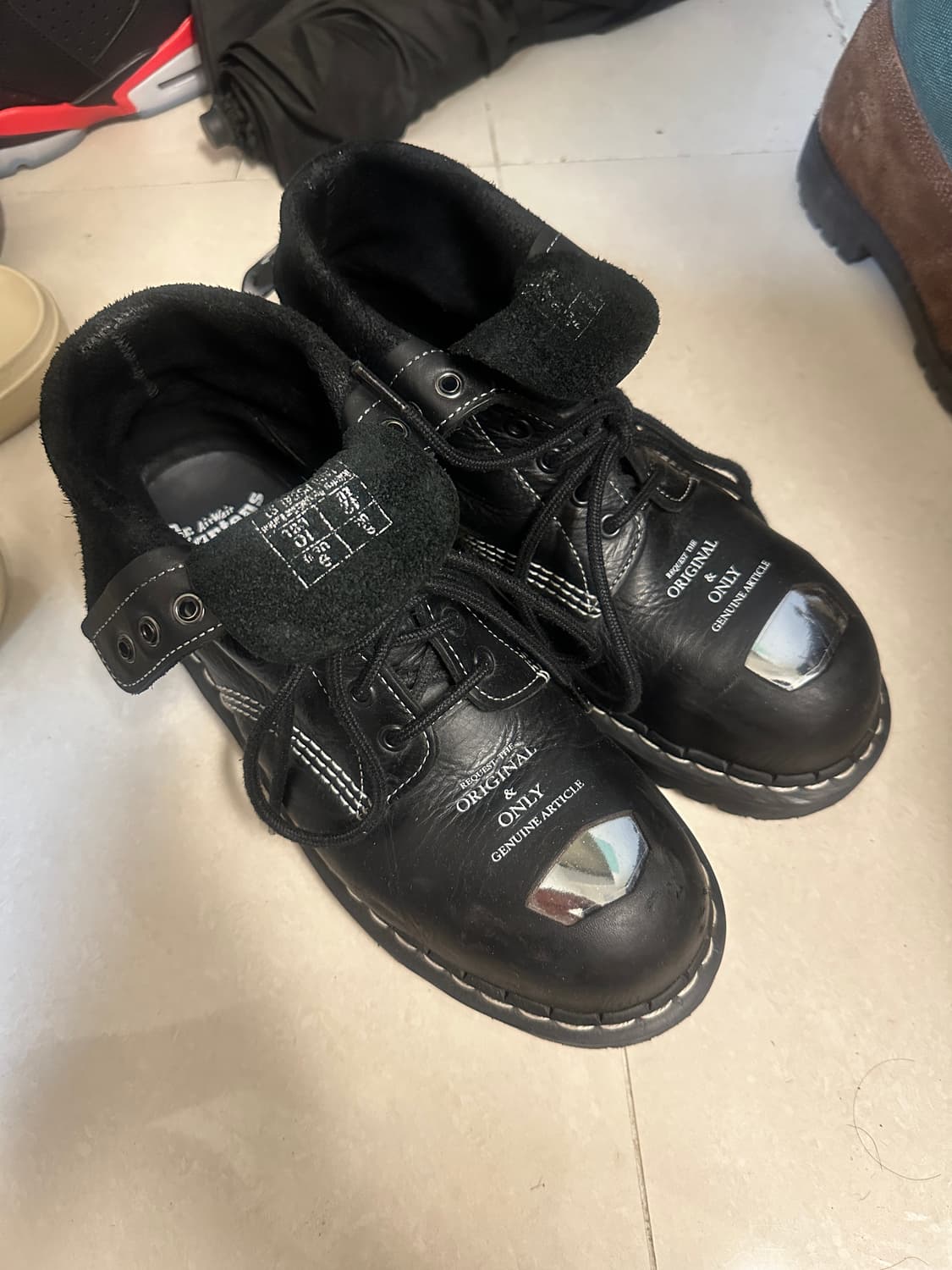 닥터마틴 1460 파스칼 스틸토 270 판매합니다. 상품이미지2