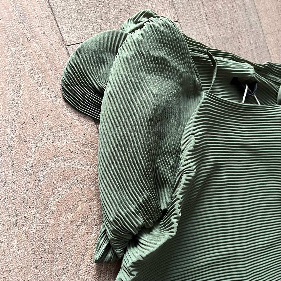 Khaki Pleats Transformed Blouse  상품이미지4