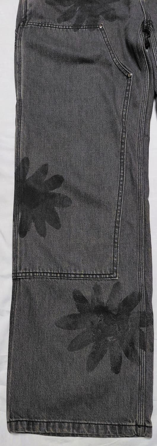 [L] 더 뮤지엄 비지터 플라워 아트워크 더블니 카펜터 데님 팬츠 상품이미지4