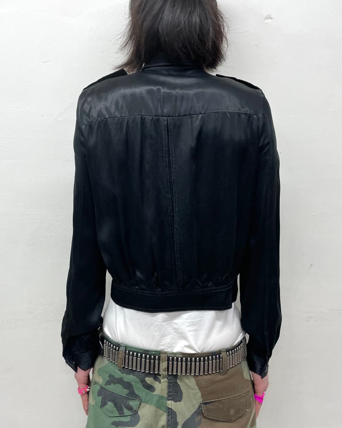 Shirring Glossy Cropped Black Zip-Up  상품이미지2