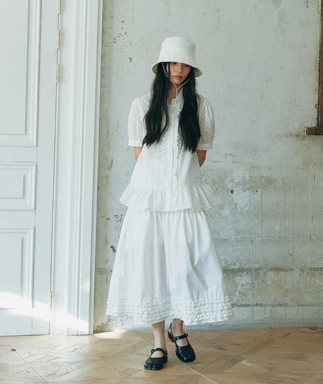 아이브 레이 착용 쿠키시 러플 도트 반팔 블라우스 화이트 상품이미지4