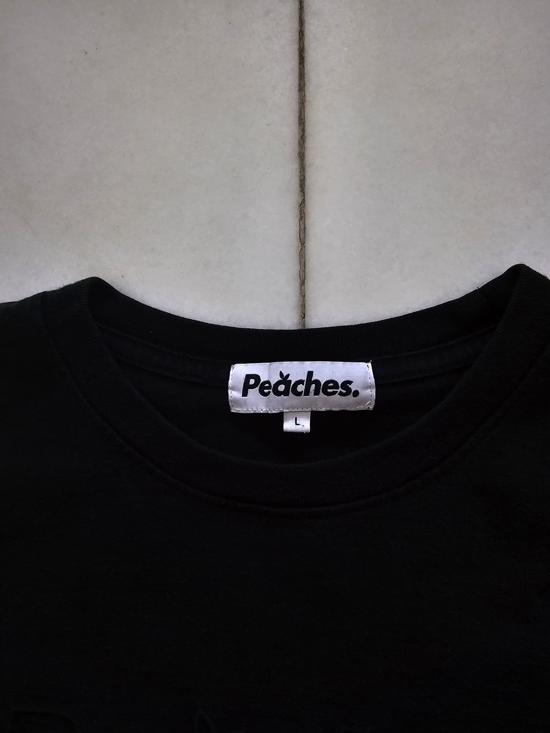 Peaches 피치스 블랙 반팔 티셔츠 L 사이즈 싸게 판매합니다



 상품이미지3