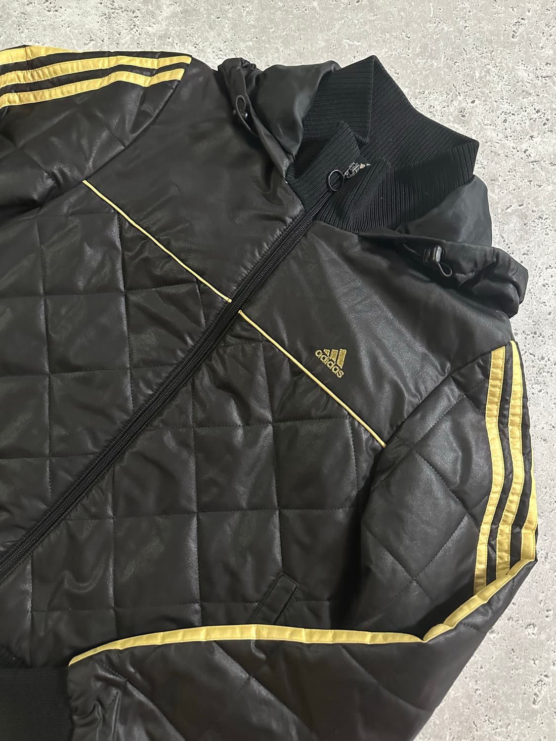 00s adidas 올드스쿨 블랙 골드 퀼팅 후드 자켓 공용 상품이미지1