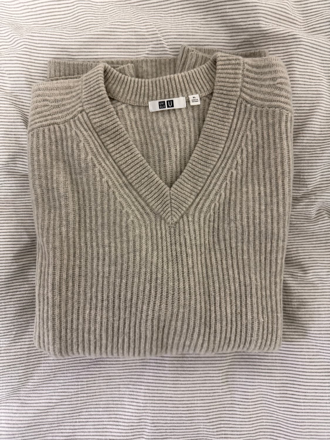 유니클로 x 르메르U 브이넥 니트 아이보리 XL 상품이미지1