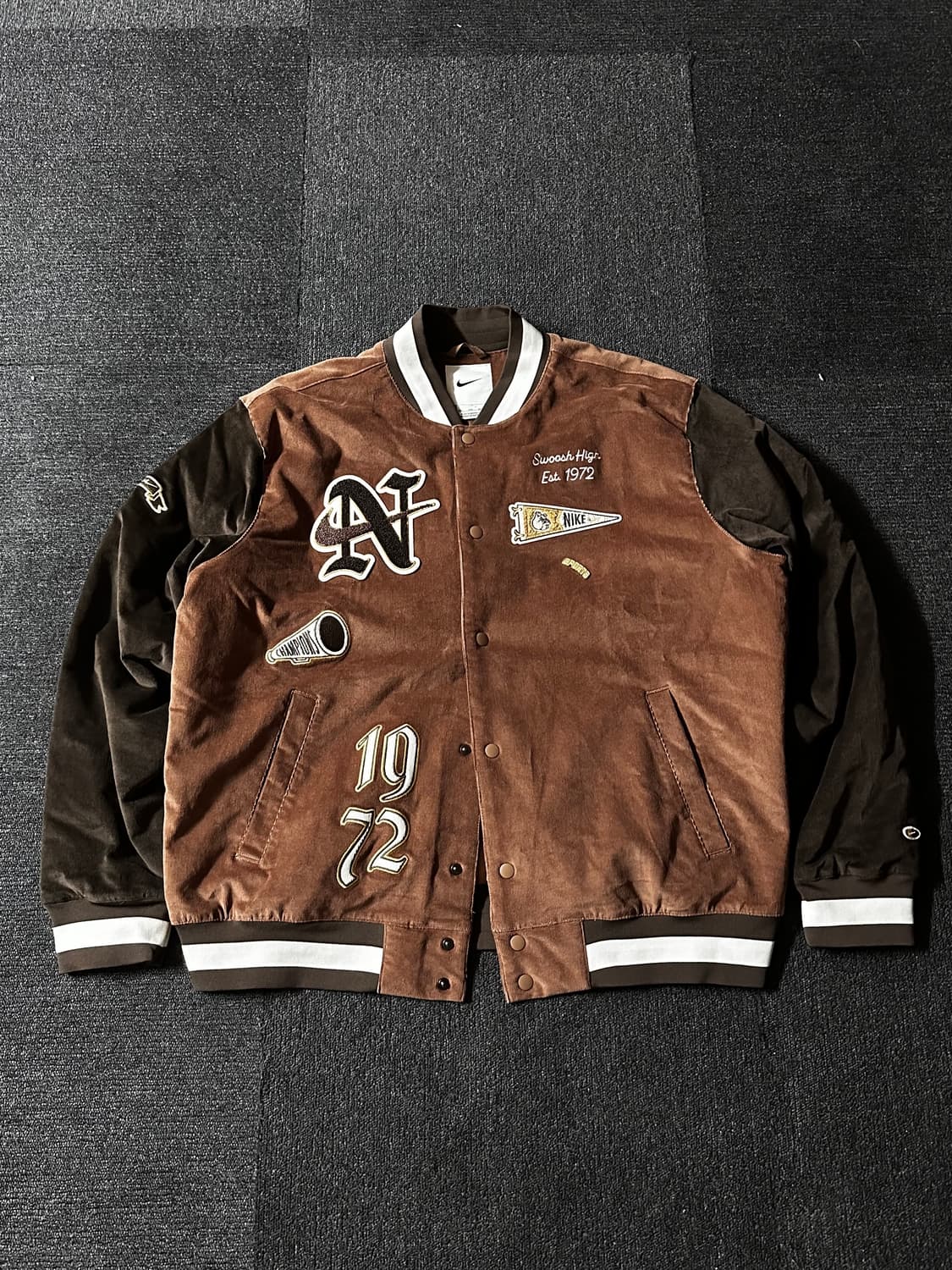 NWT 나이키 NSW 코듀로이 브라운 바시티자켓 상품이미지1