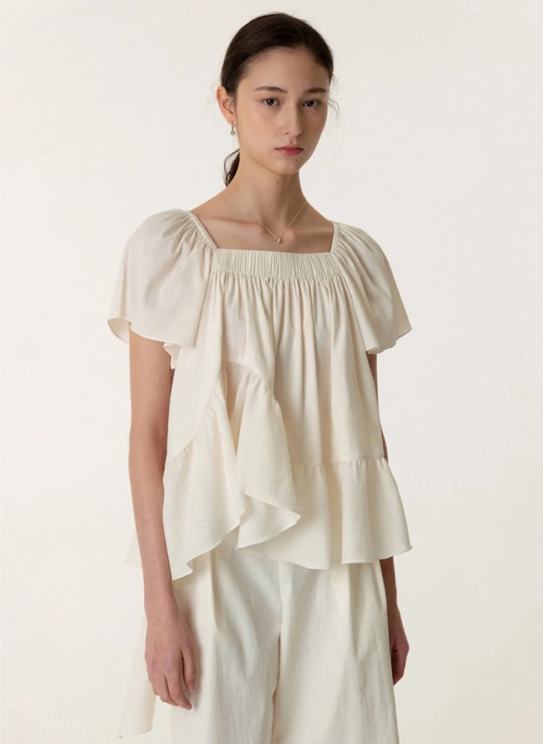 킨더살몬 스퀘어넥 러플 블라우스 환승연애 유정 상품이미지6