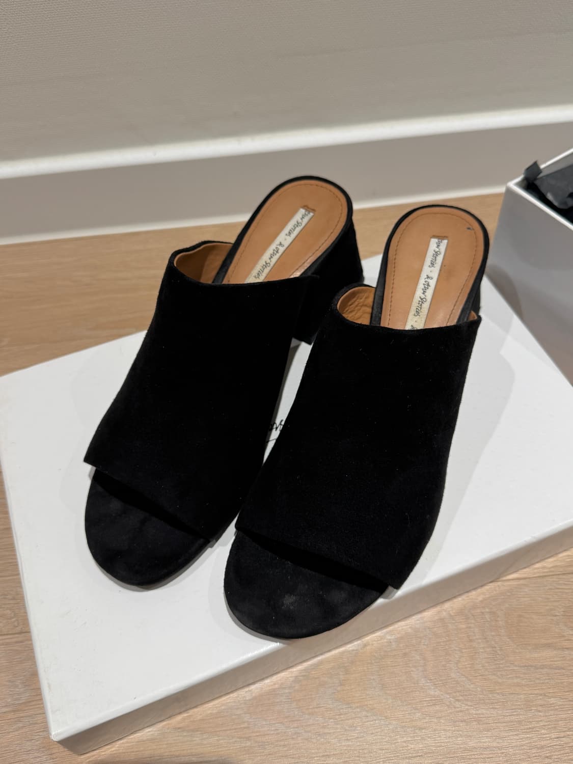 앤아더스토리즈 스웨이드 뮬 상품이미지1