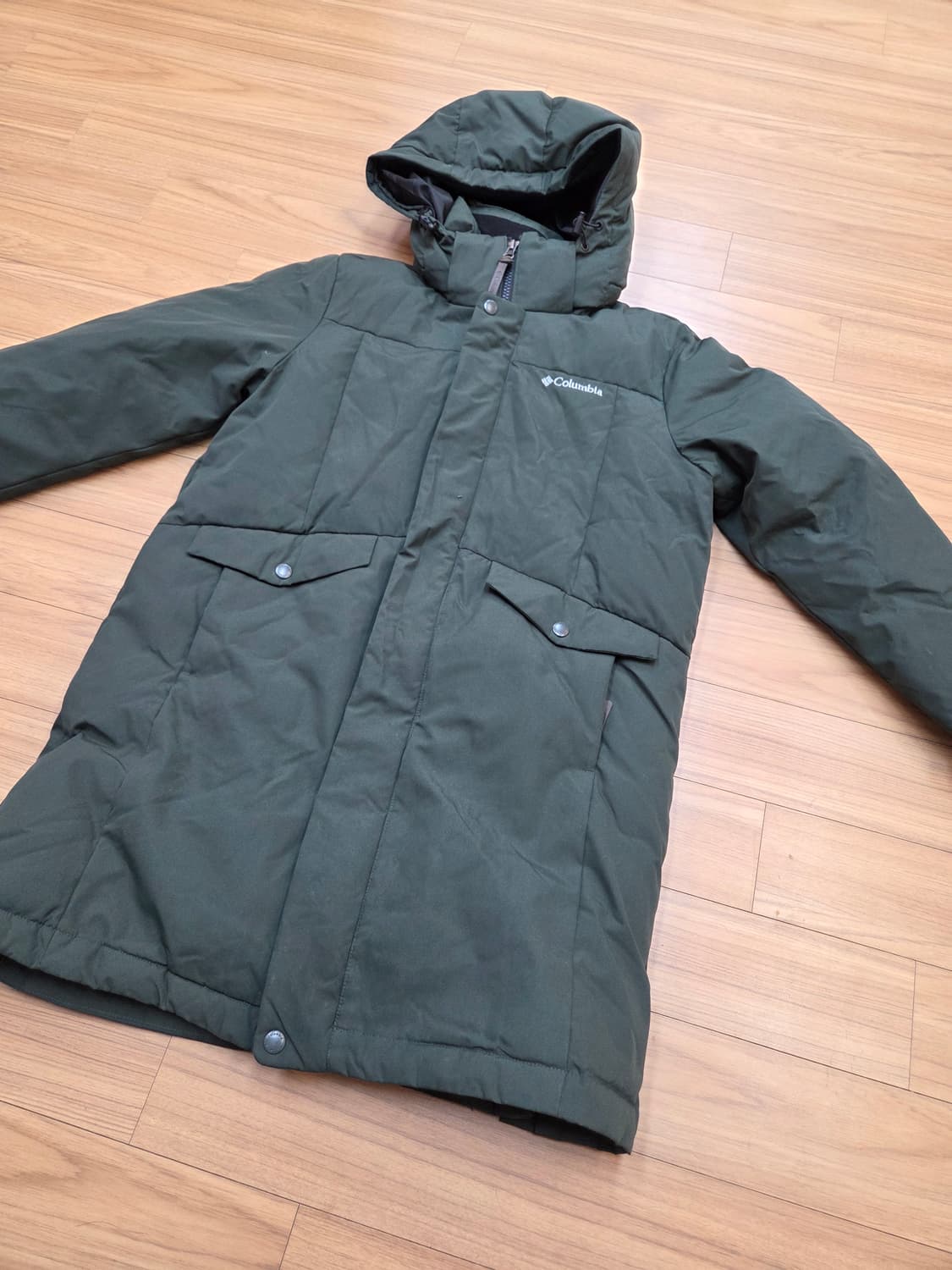 콜롬비아 아동용 패딩 150사이즈입니다. 12-13세 아이들에게 잘 맞을 상품이미지1