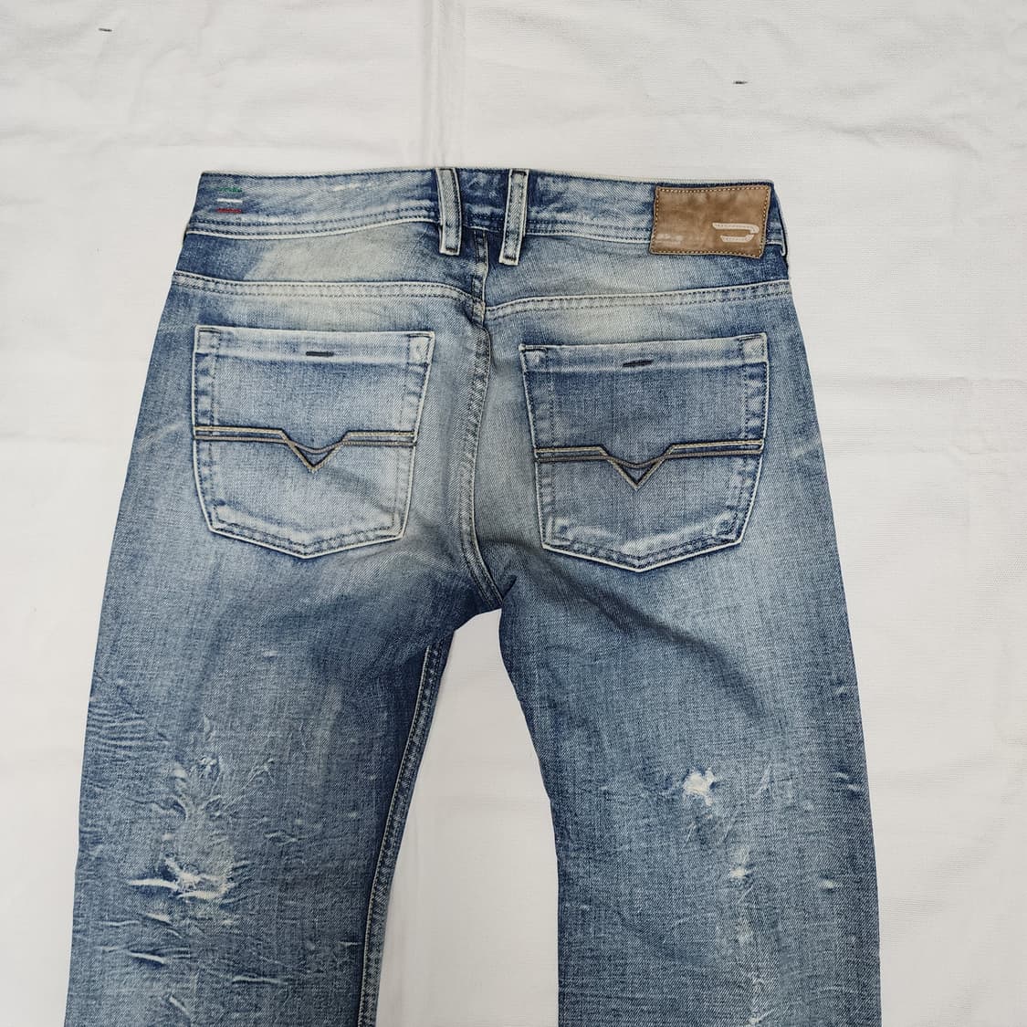 DIESEL ZATHAN 디젤 연청 워시드 플레어 부츠컷 데님팬츠 상품이미지6