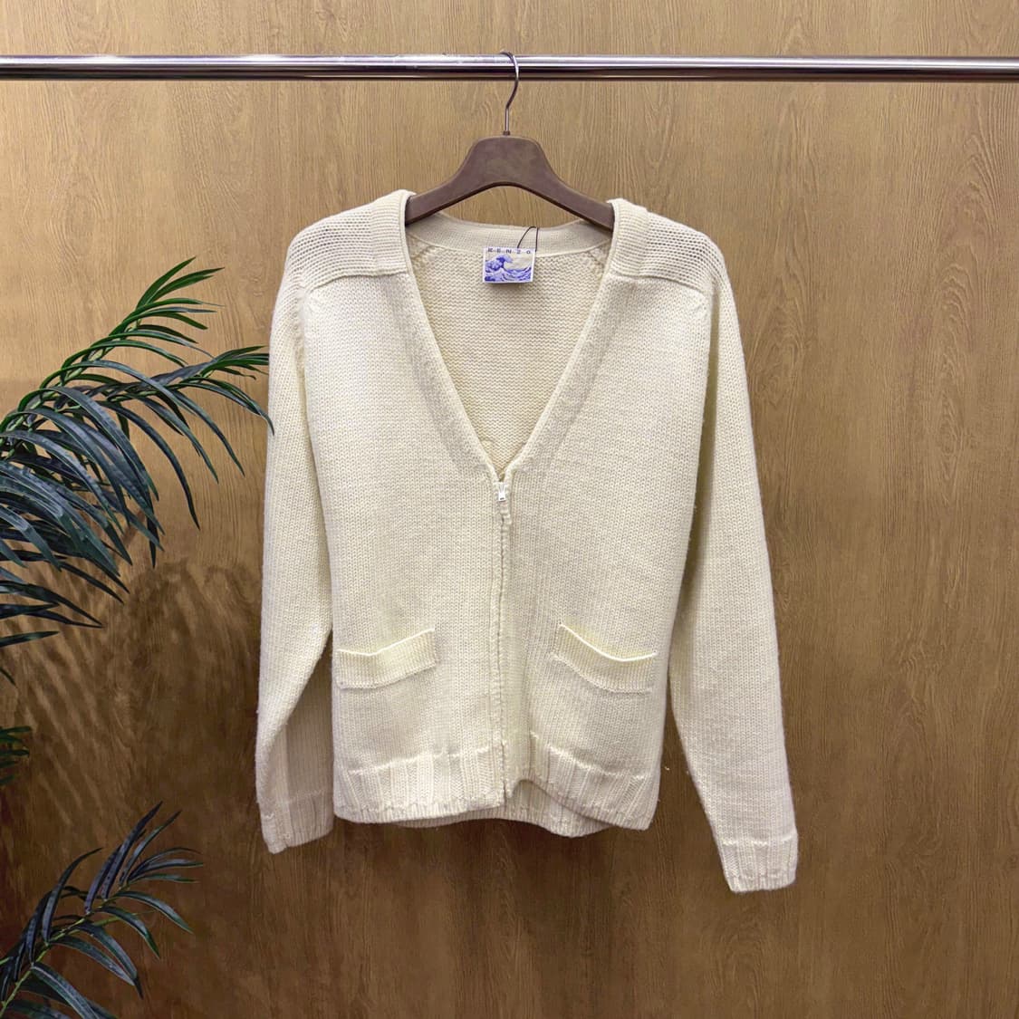 겐조 니트 가디건 브이넥 더블 포켓 지퍼 클로징 디테일 레귤러핏 아이보리 상품이미지1