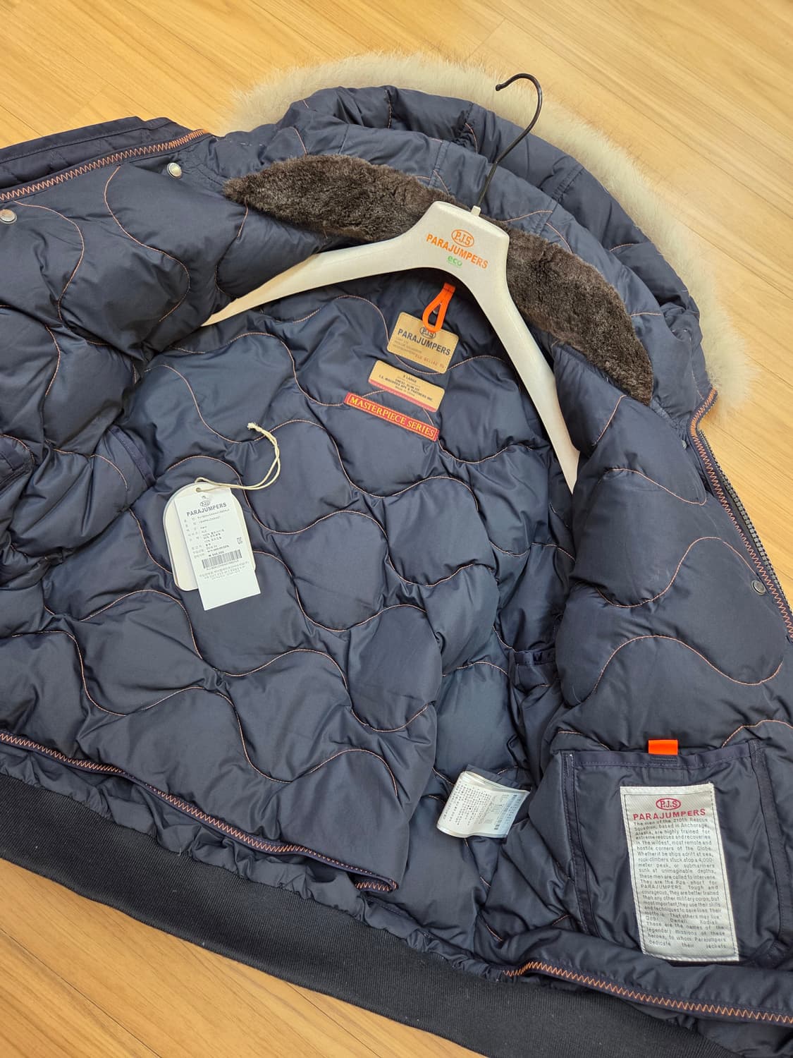 파라점퍼스 남성용 고비 패딩 네이비 색상 XL사이즈 판매합니다. 택 달린 상품이미지5
