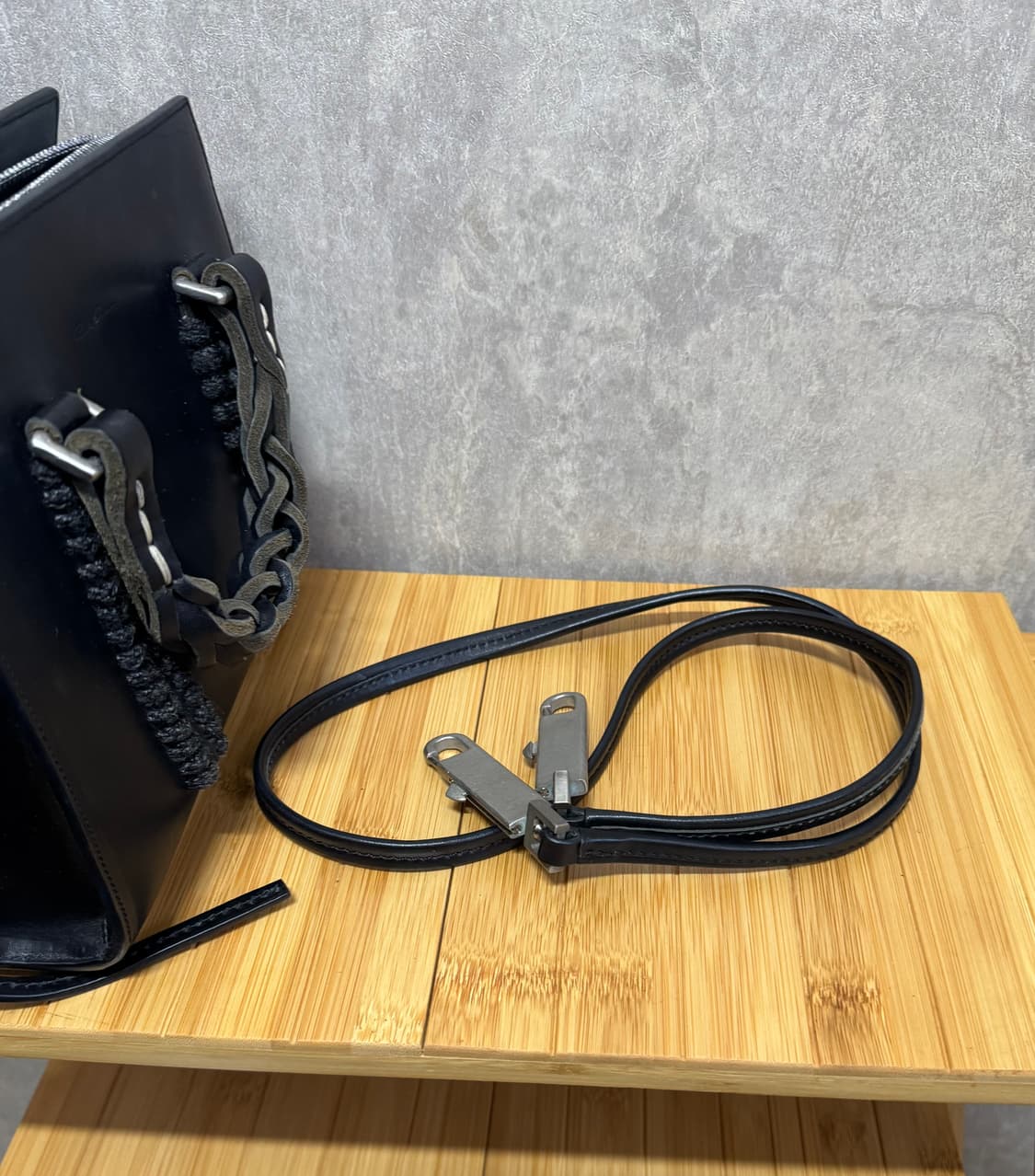 OS / Rick Owens 릭오웬스 블레이드 핸들 레더 백 상품이미지3