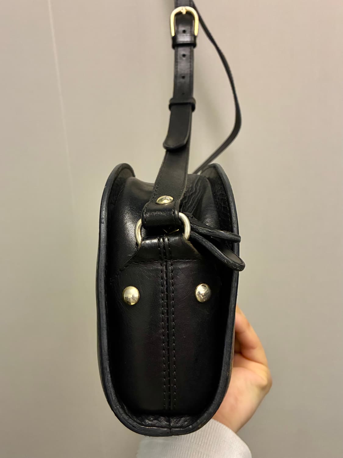 APC 아페쎄 하프문 레더 가죽 크로스백 가방 블랙 상품이미지6