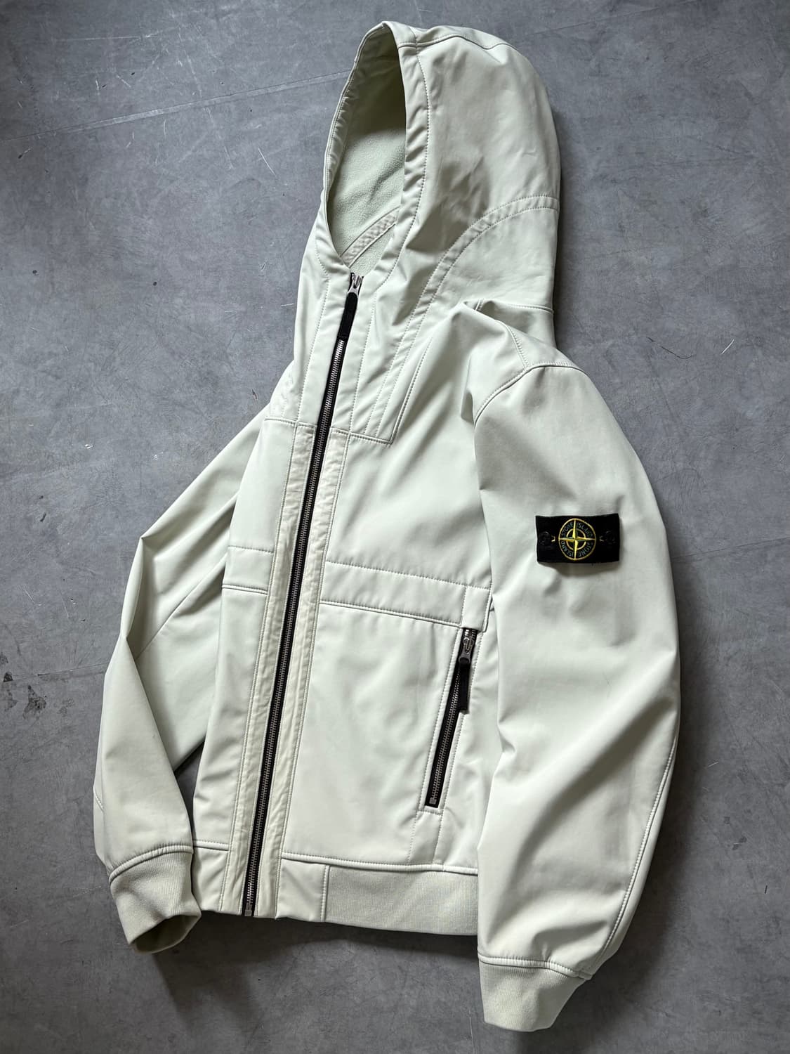 Stone-Island 스톤아일랜드 소프트 쉘 와펜 후드 자켓  상품이미지2