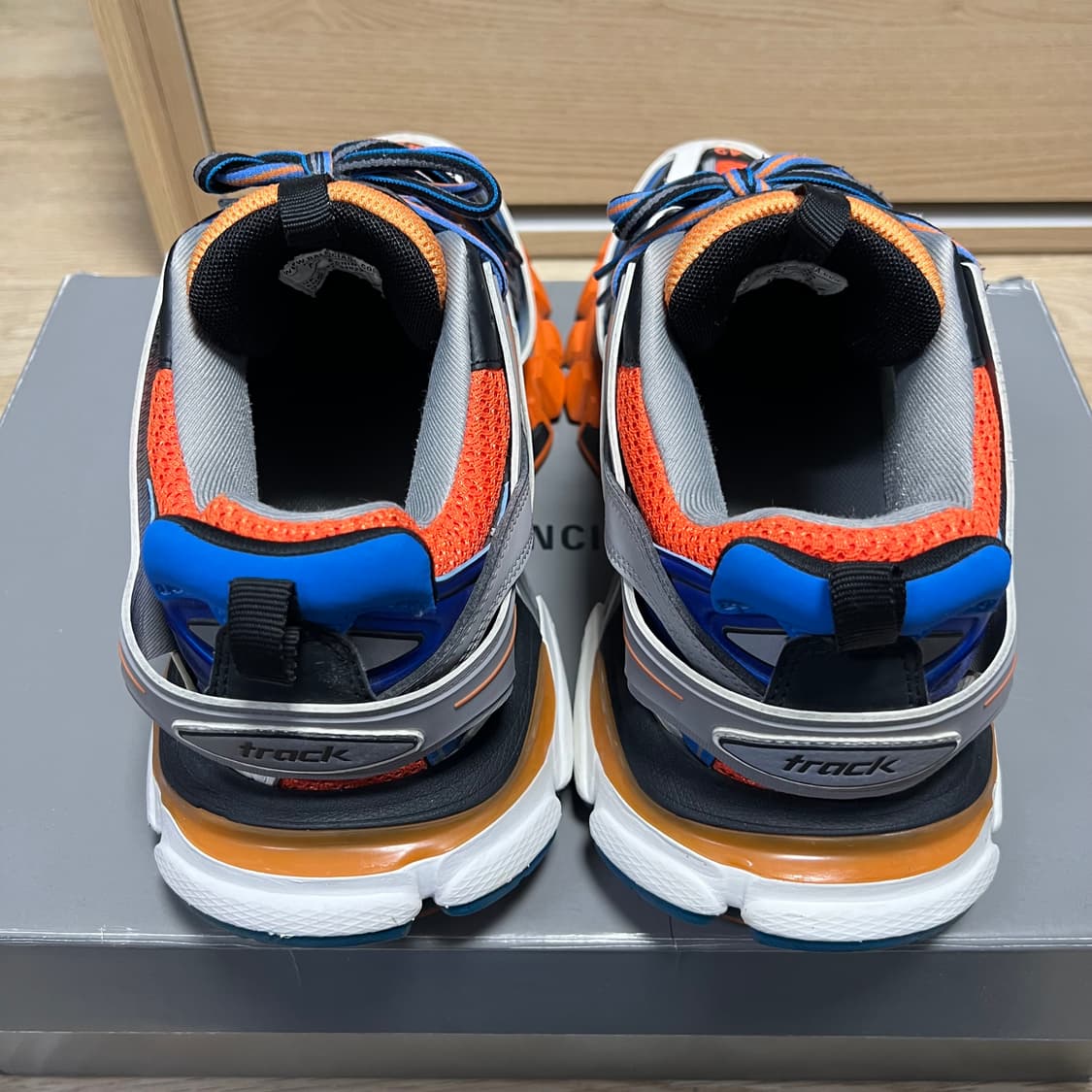 발렌시아가 트랙 스니커즈 오렌지 그레이 42사이즈 상품이미지4