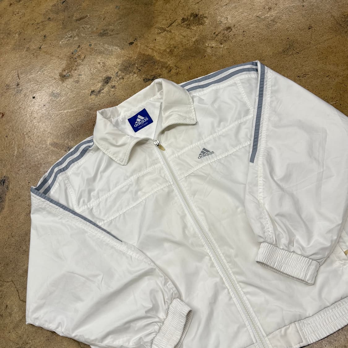 아디다스 화이트 그레이 흰실 바람막이 상품이미지1